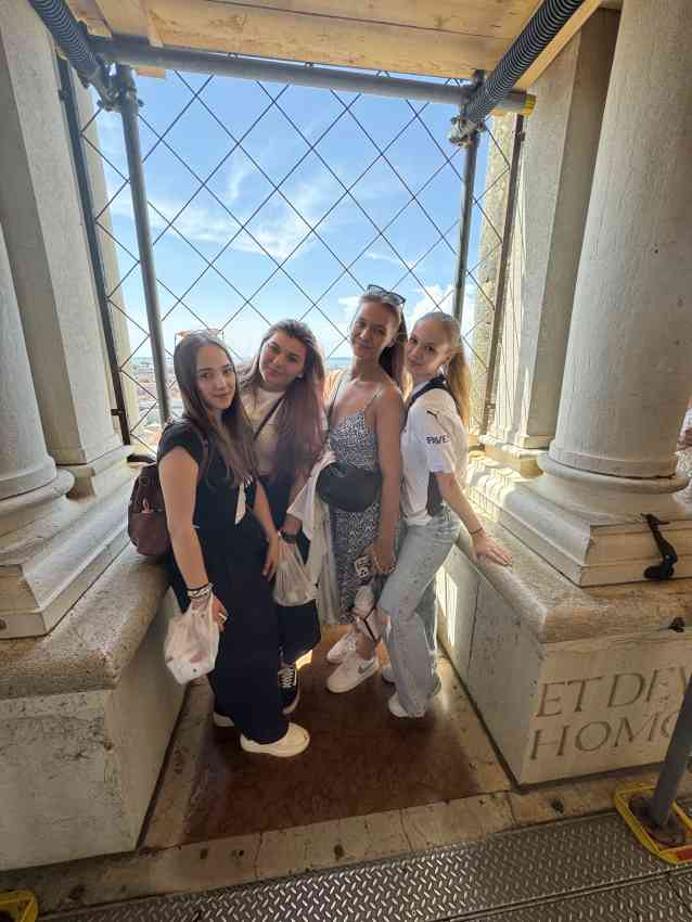 40f9bf6d-e2ba-4e2b-a8c2-fbd979a2ec23.jpeg